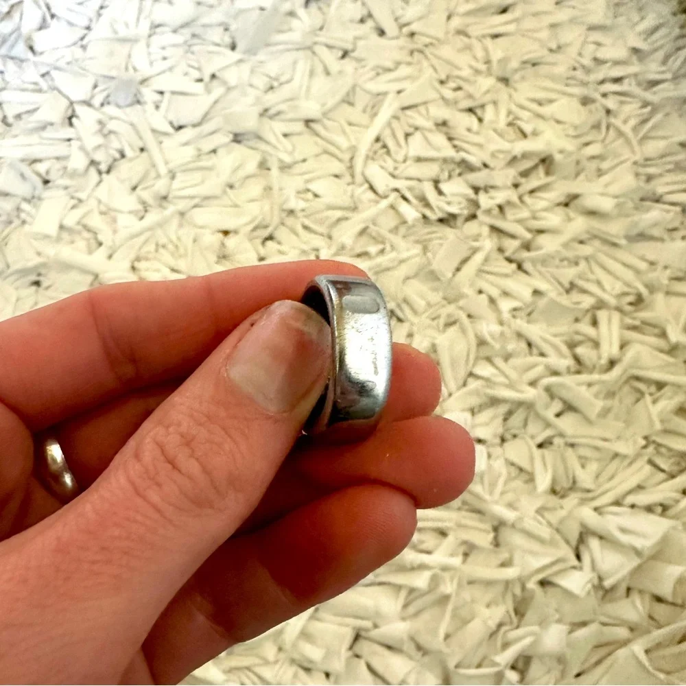 Oura Ring Charging Puck in Black with Silver Accent